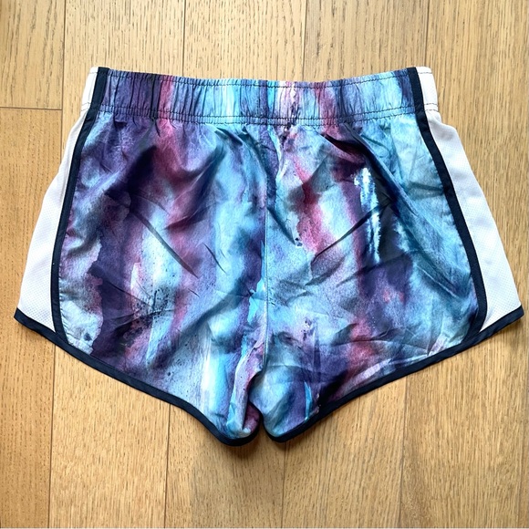 Women’s Printed Tempo Run Short - NWT Size S - Picture 3 of 5